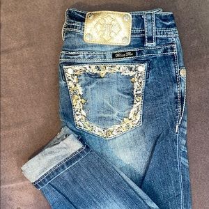 Never worn. Too small.